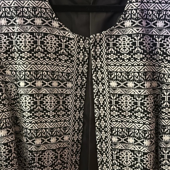 CJ Banks black and white Jacket, size 2X, tapestry design - Picture 3 of 8